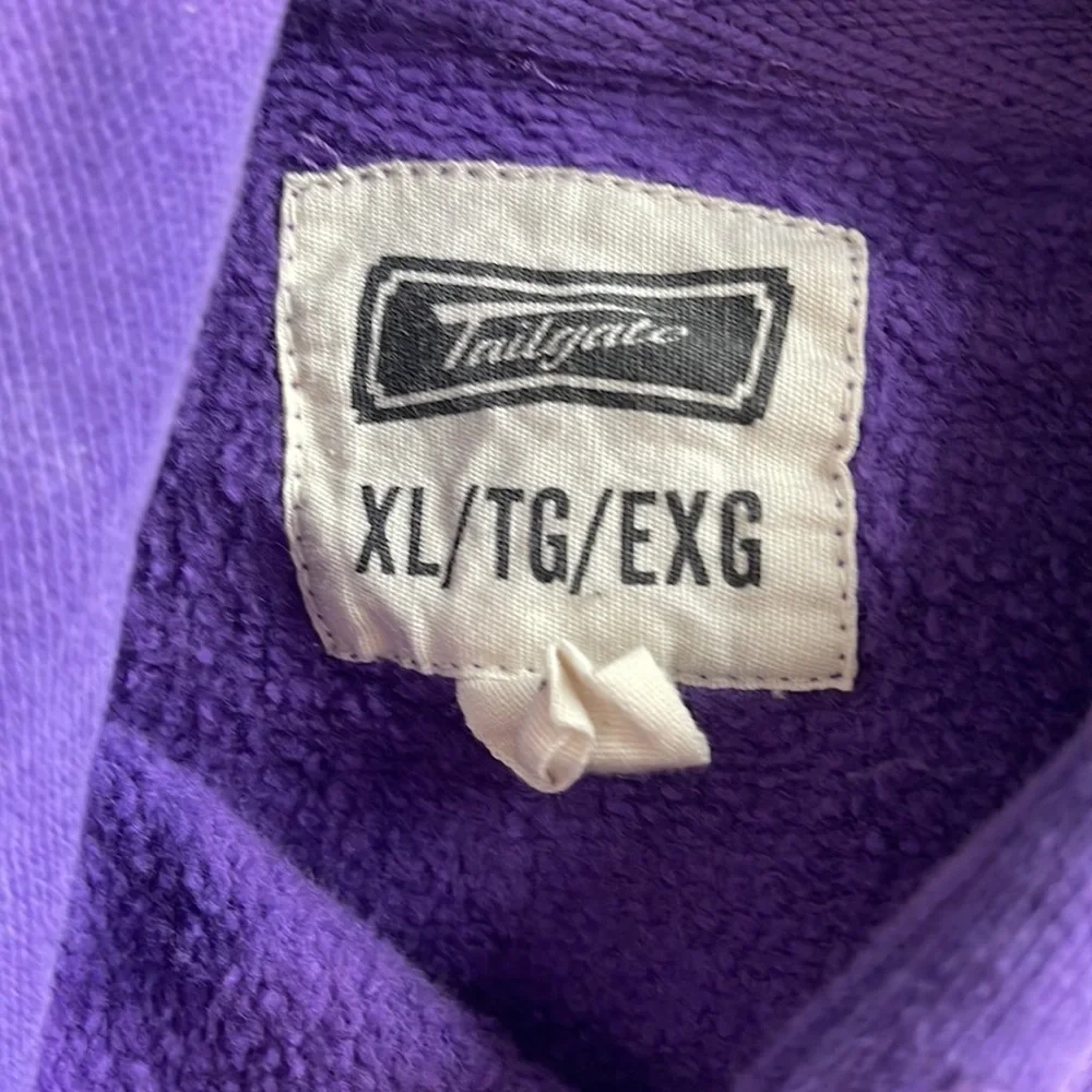 Cropped Sweatshirt - Picture 2 of 2